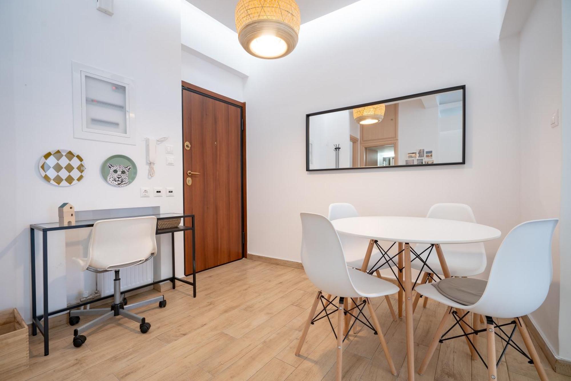 Train Station Flat For 4 Persons