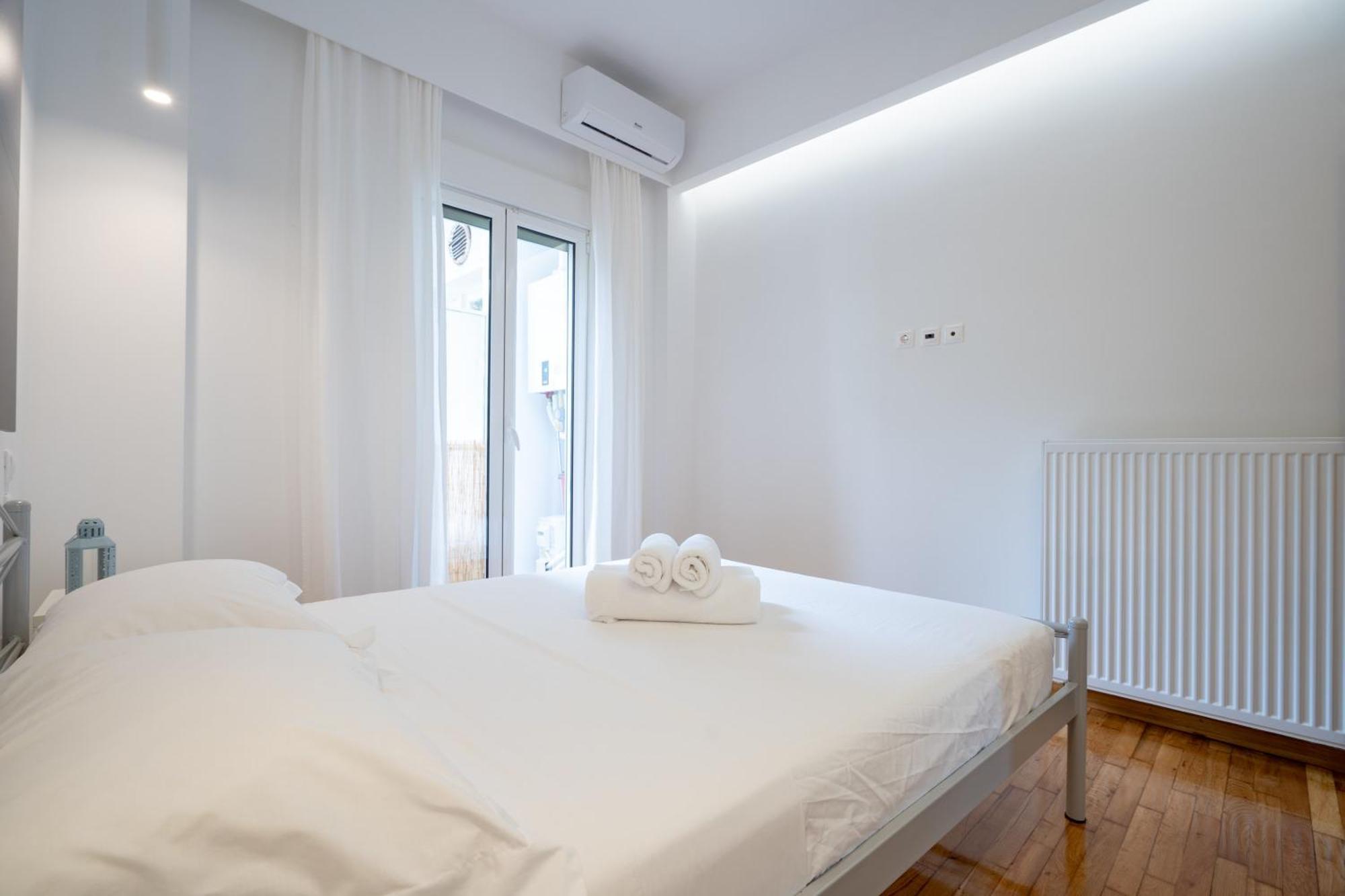 Train Station Flat For 4 Persons *