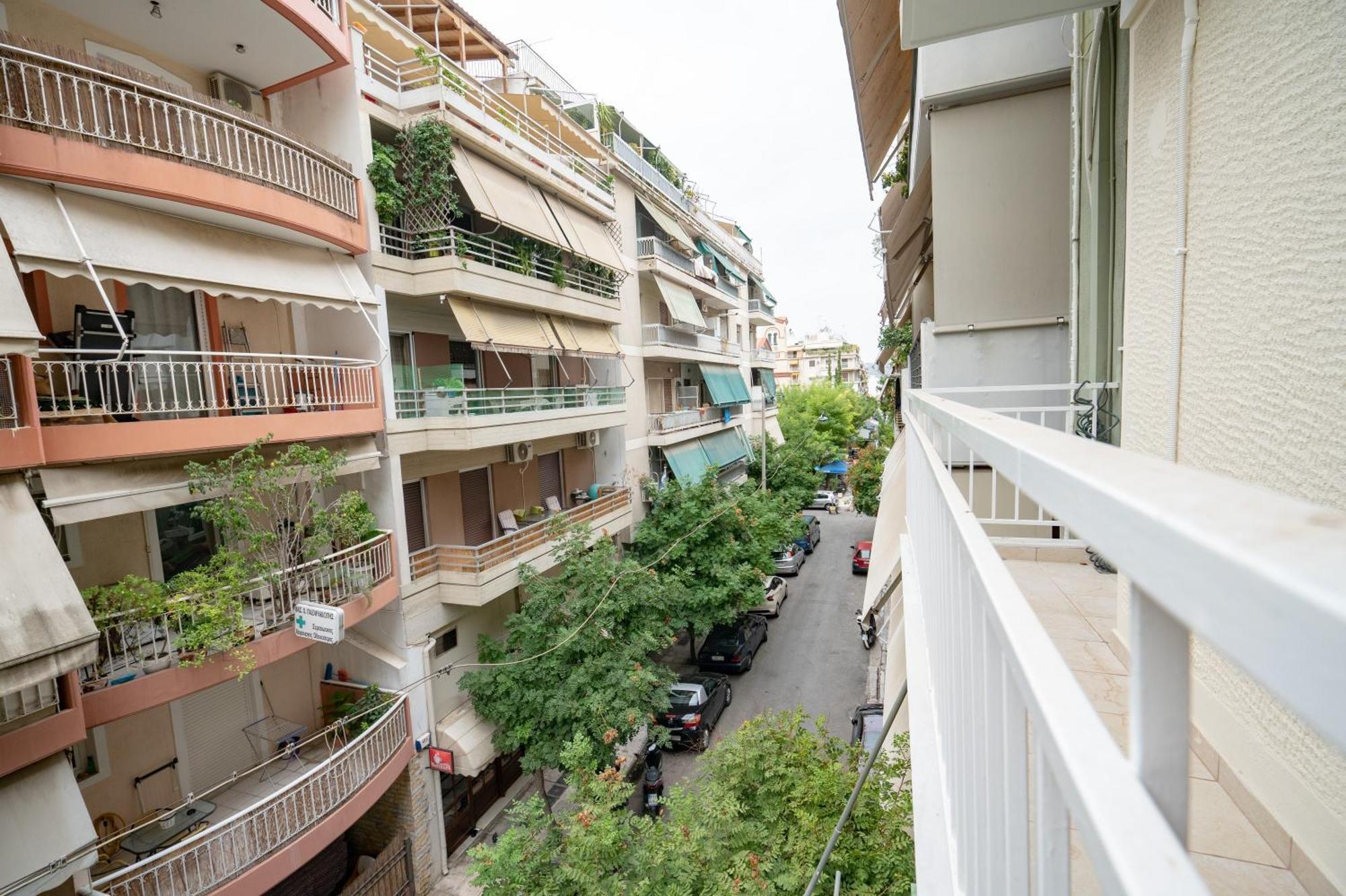 Train Station Flat For 4 Persons *