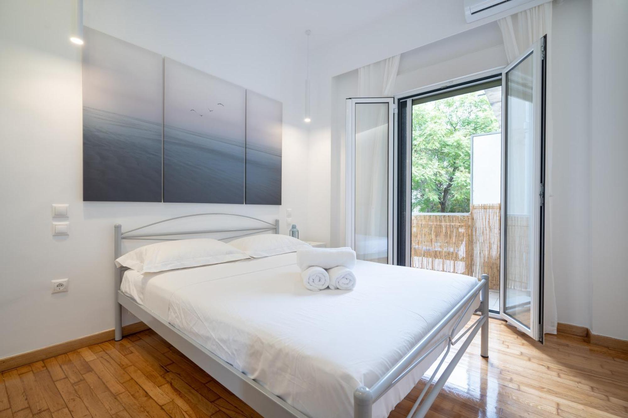 Apartment Train Station Flat For 4 Persons