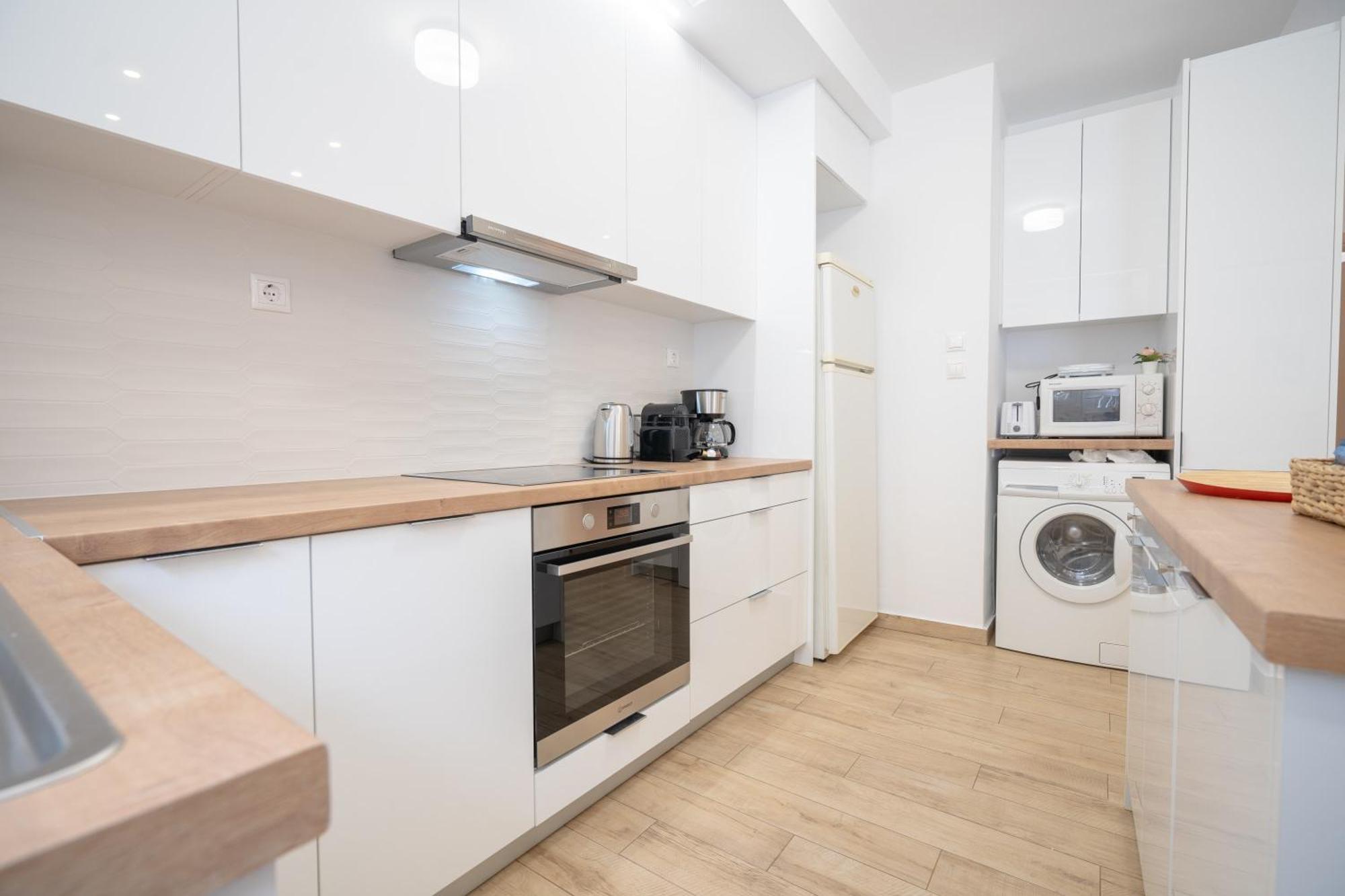 Apartment Train Station Flat For 4 Persons *